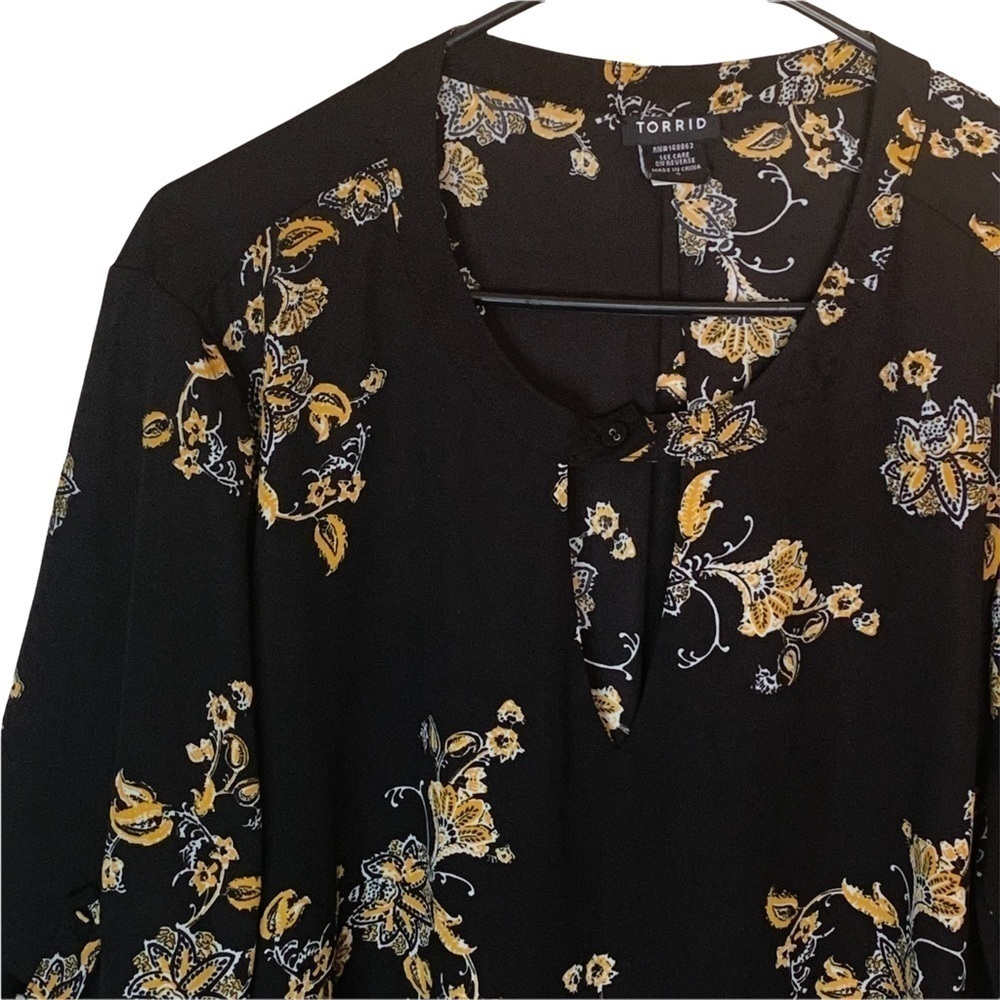 Torrid Georgette Keyhole Semi Shear Blouse Top 2X Floral - Picture 2 of 6